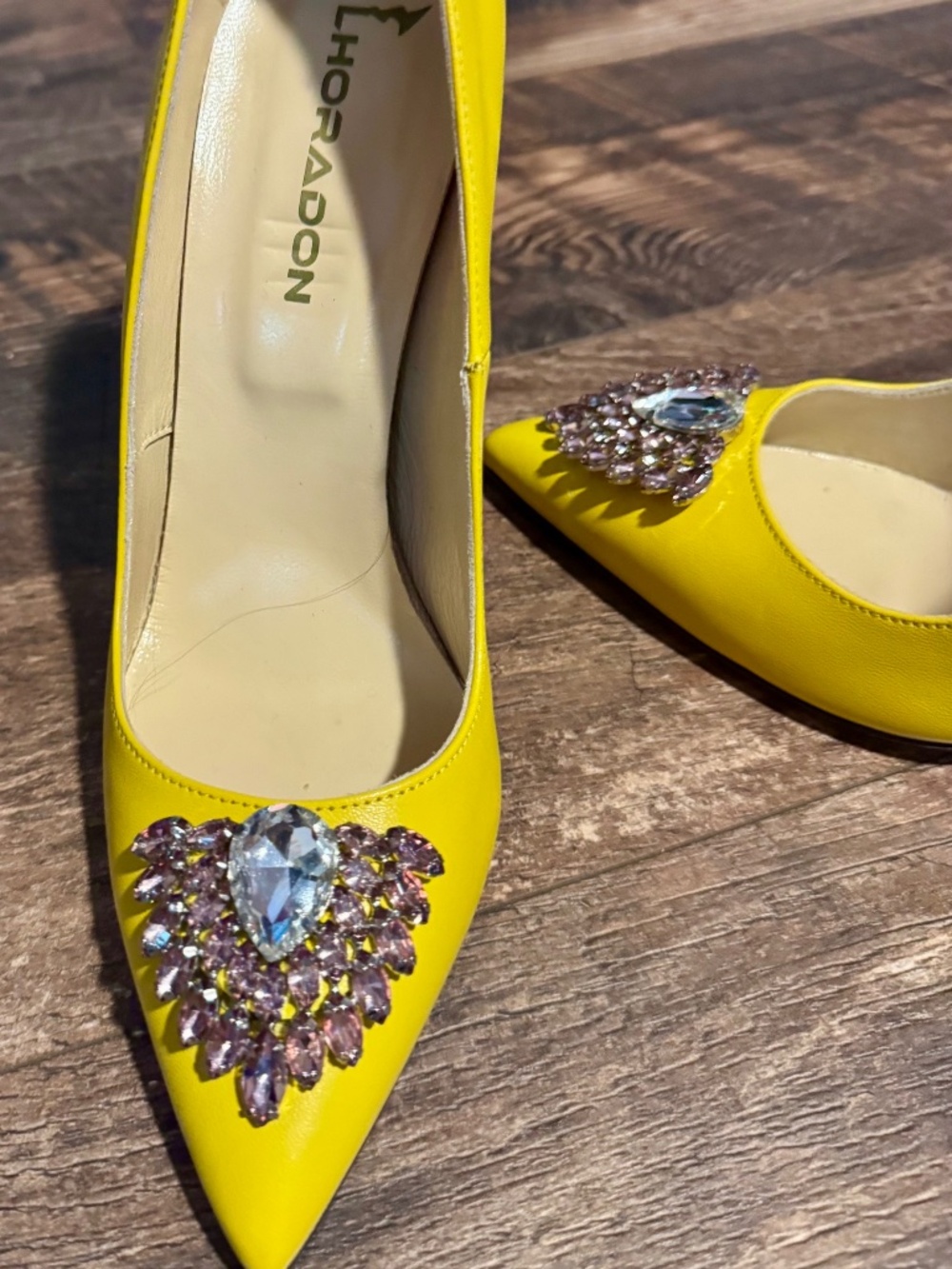 LHORADON Yellow Jewel accent Heels